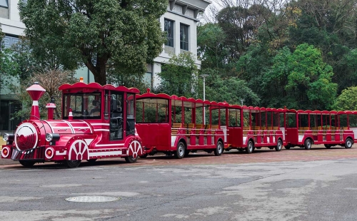 乘坐電動觀光小火車需要注意哪些事項(xiàng)？